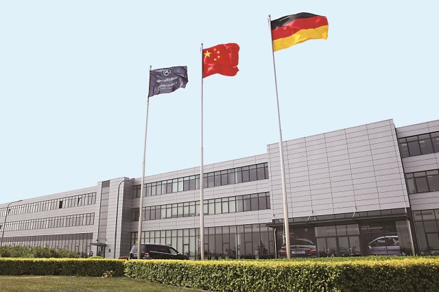 J . 北京奔馳汽車 J . 北京奔馳汽車